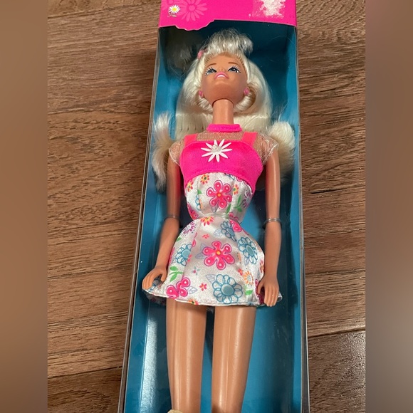 Two NEW unopened in box Barbie dolls - Picture 4 of 5